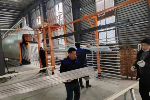 江蘇鋁材噴涂設備安裝調試進行時，精準工藝打造行業標桿品質！